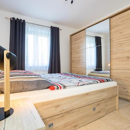 Apartments Sara Milohnici Екстериор снимка