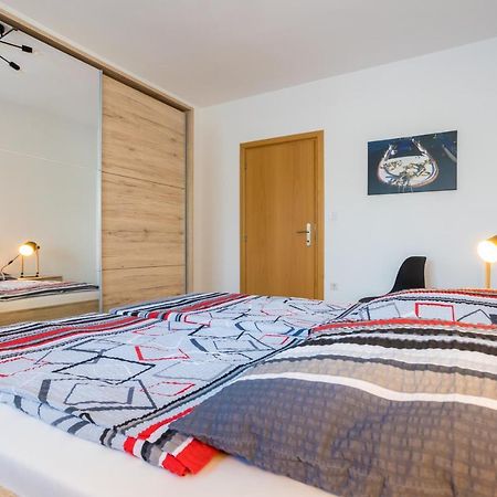 Apartments Sara Milohnici Екстериор снимка