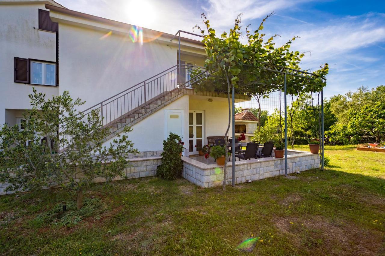 Apartments Sara Milohnici Екстериор снимка