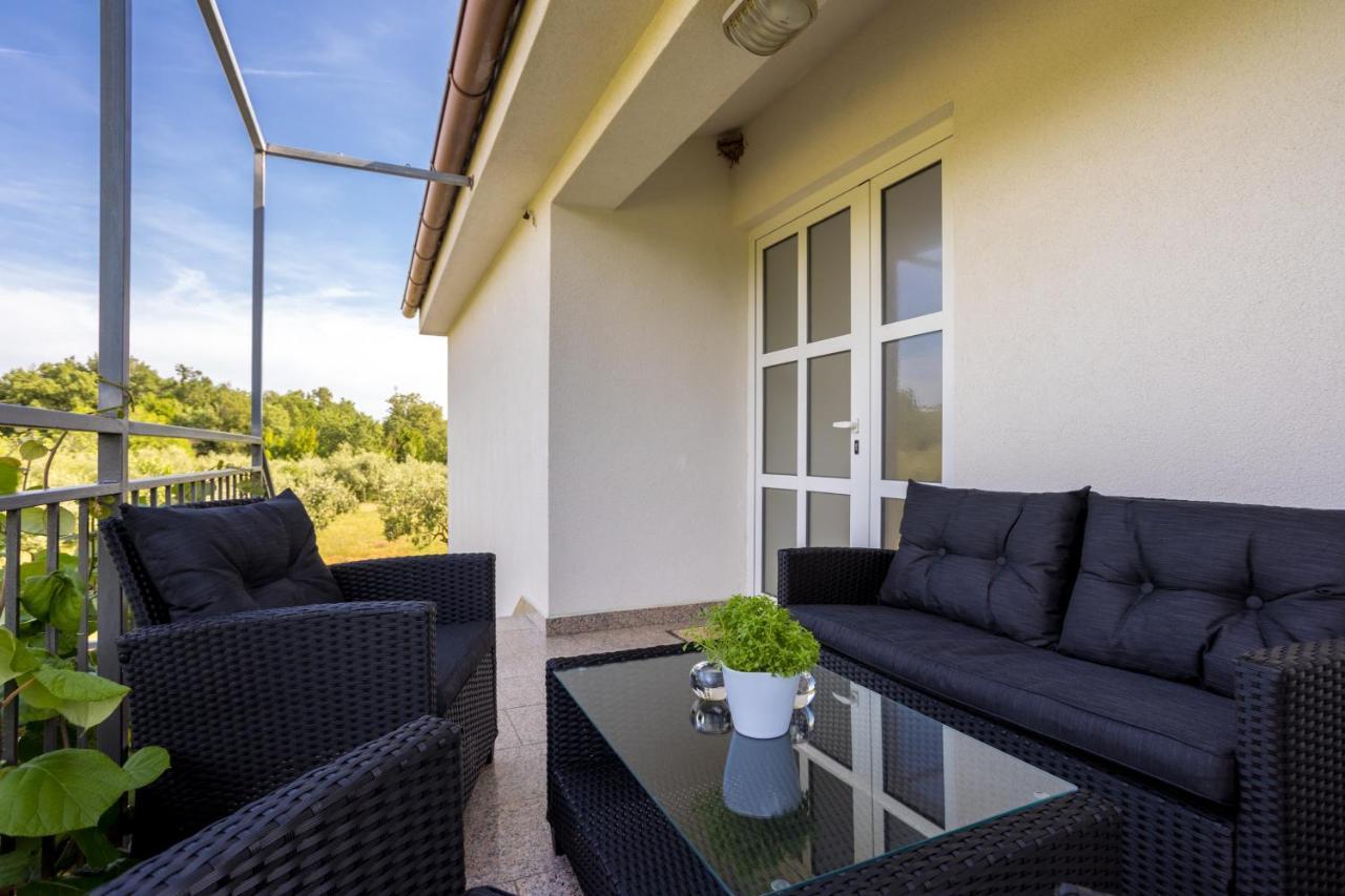 Apartments Sara Milohnici Екстериор снимка