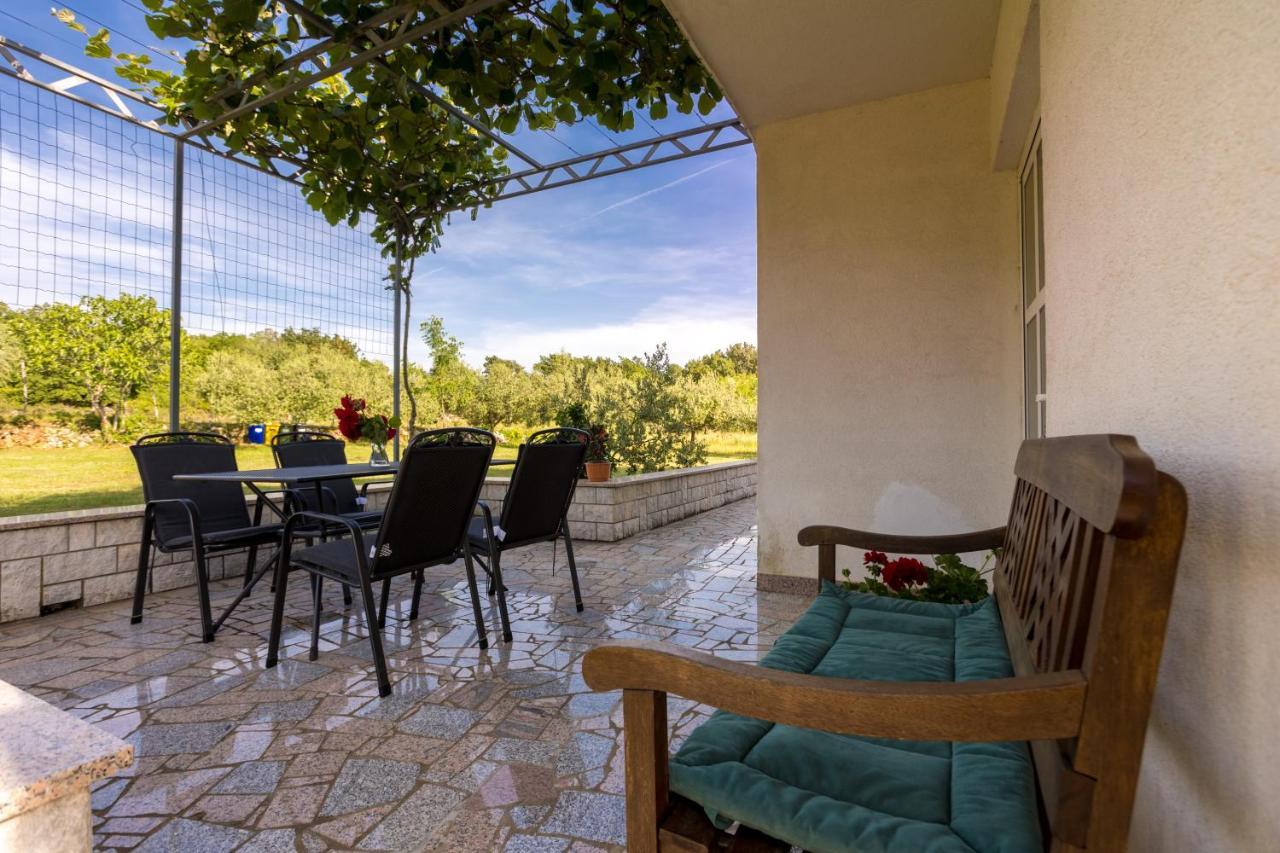 Apartments Sara Milohnici Екстериор снимка