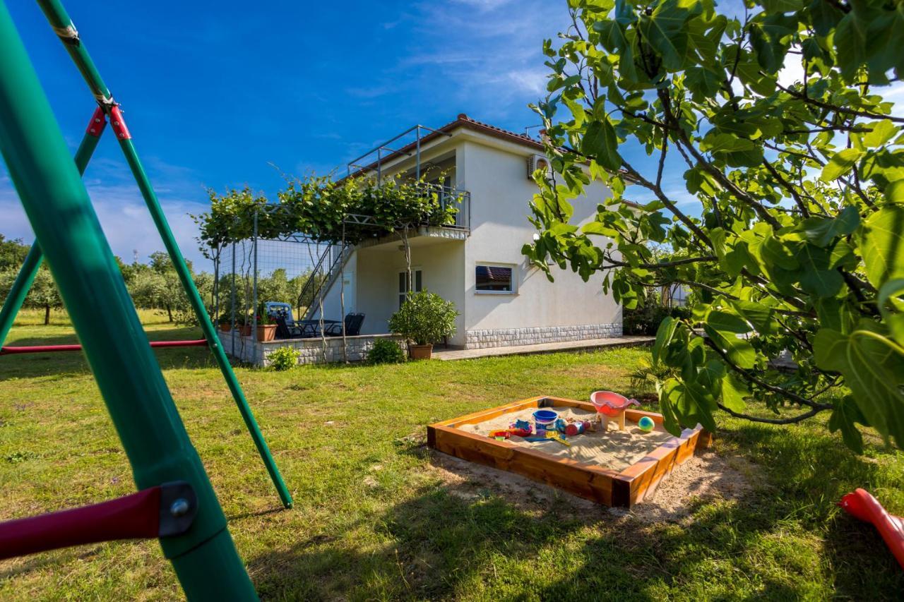 Apartments Sara Milohnici Екстериор снимка