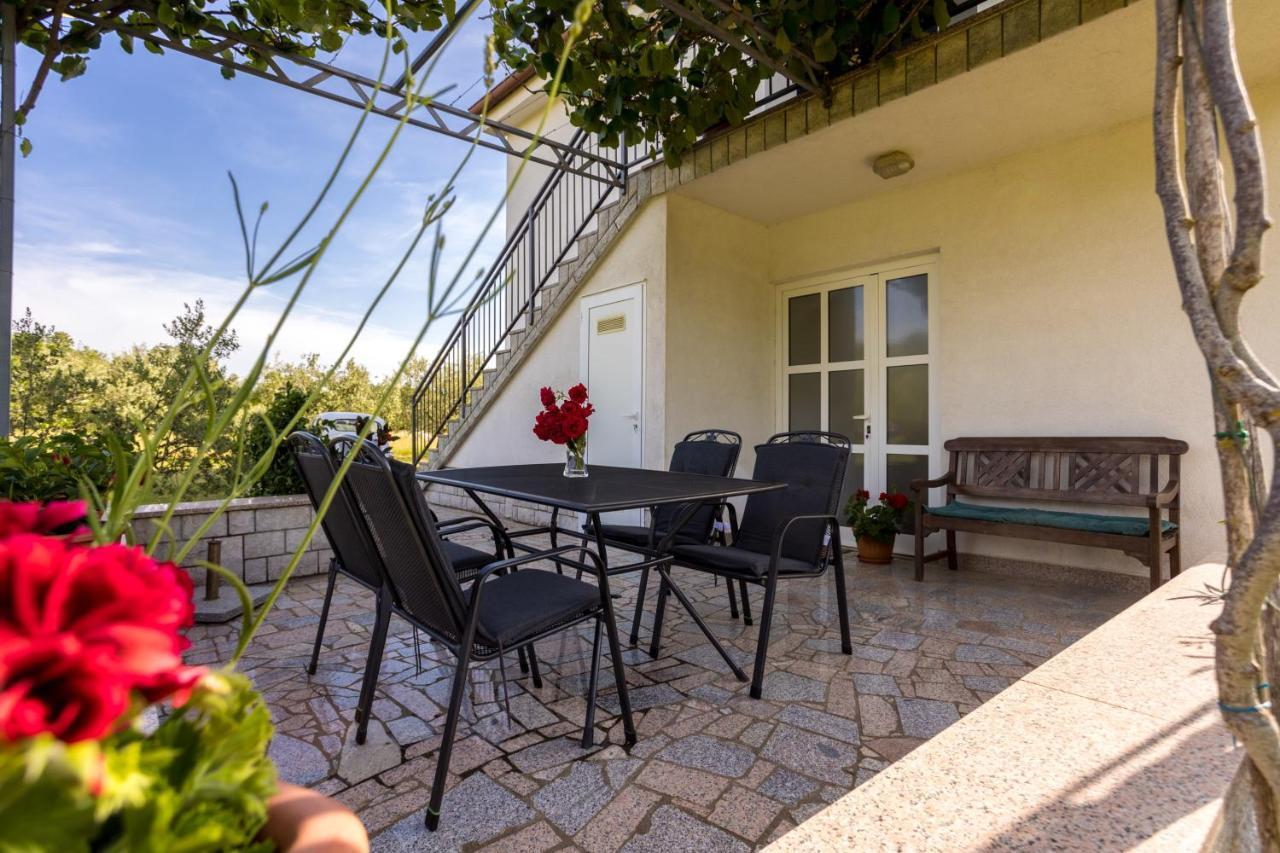 Apartments Sara Milohnici Екстериор снимка