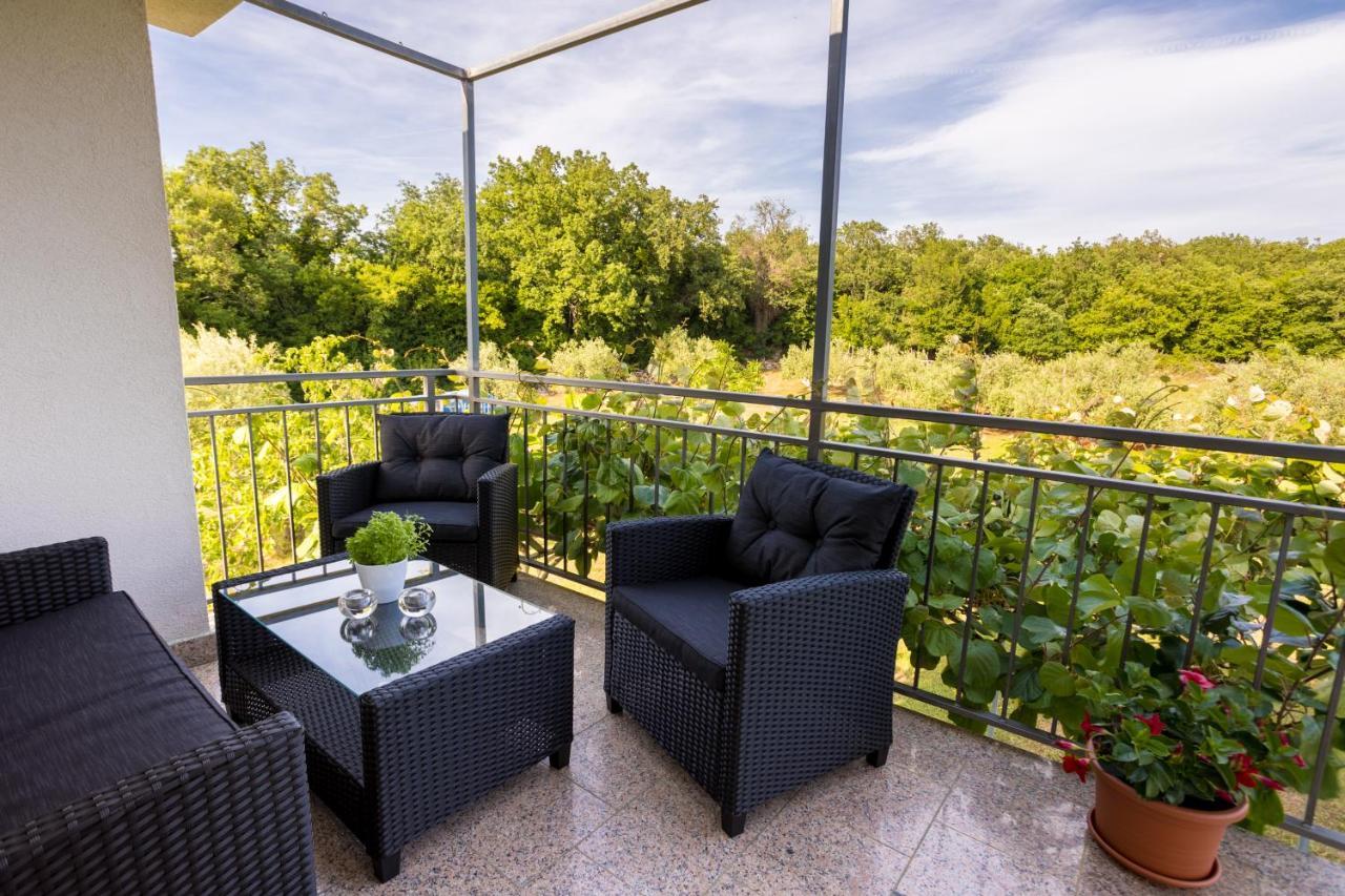 Apartments Sara Milohnici Екстериор снимка