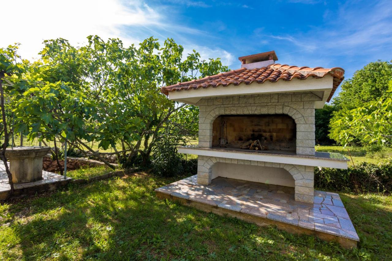 Apartments Sara Milohnici Екстериор снимка