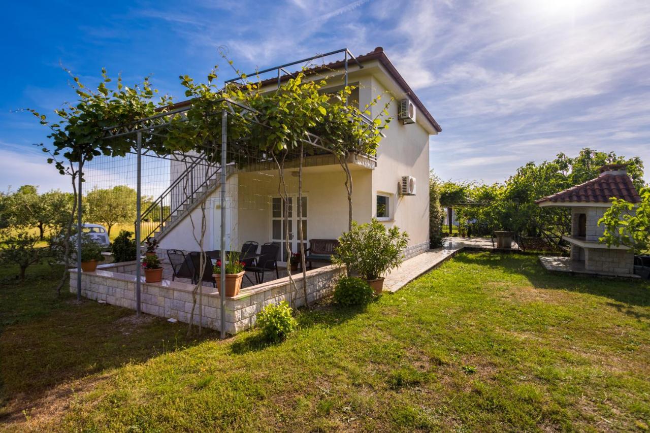 Apartments Sara Milohnici Екстериор снимка