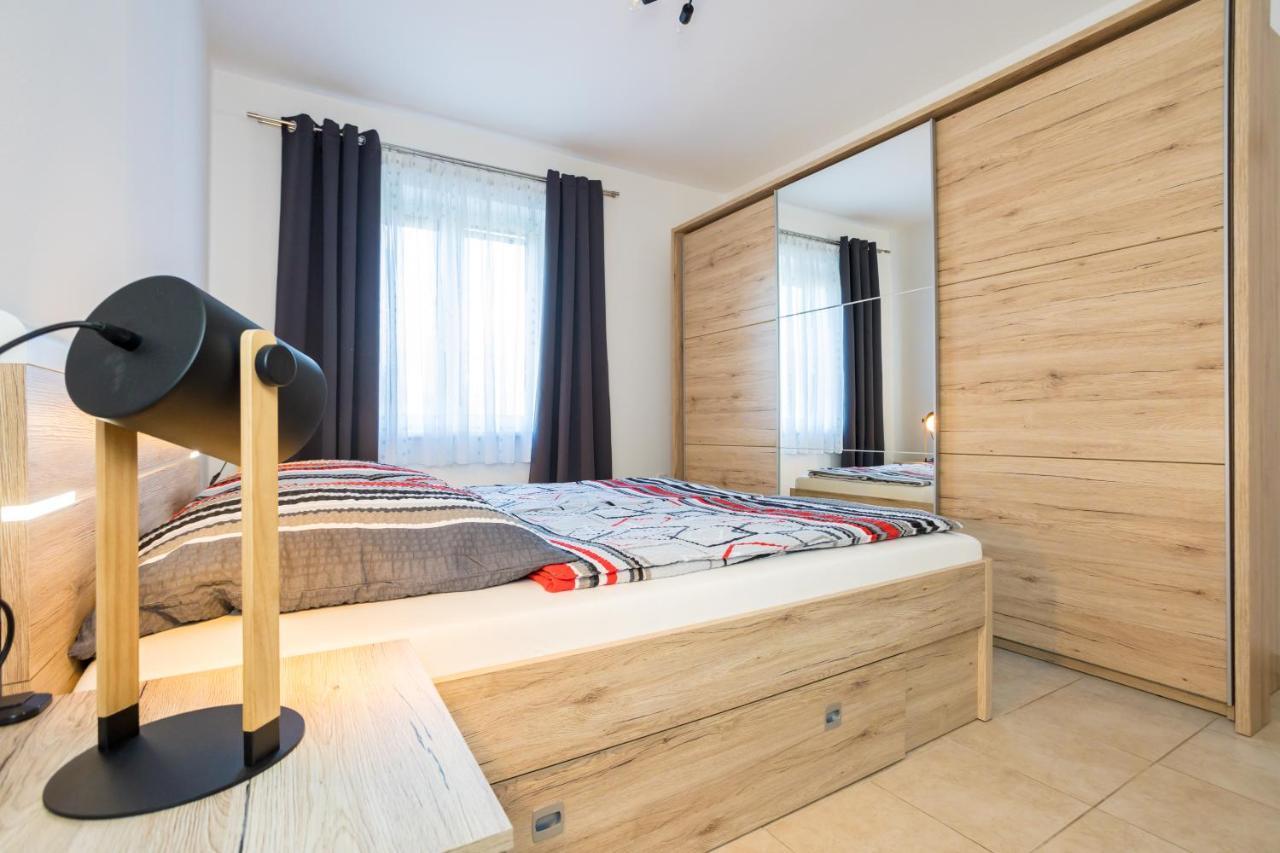 Apartments Sara Milohnici Екстериор снимка