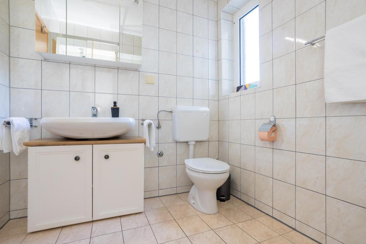 Apartments Sara Milohnici Екстериор снимка