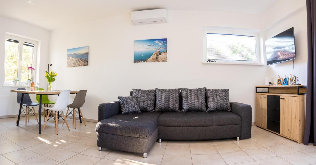 Apartments Sara Milohnici Екстериор снимка
