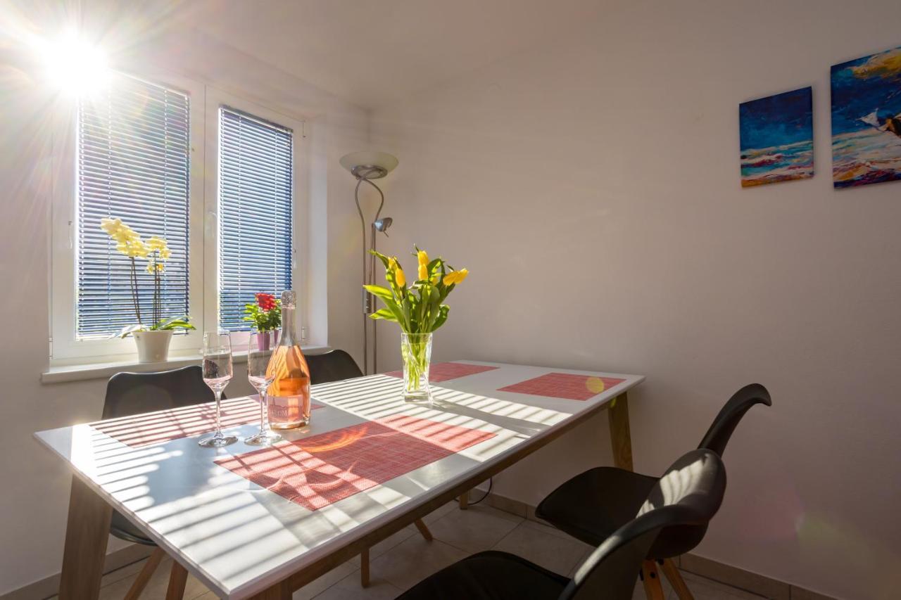 Apartments Sara Milohnici Екстериор снимка