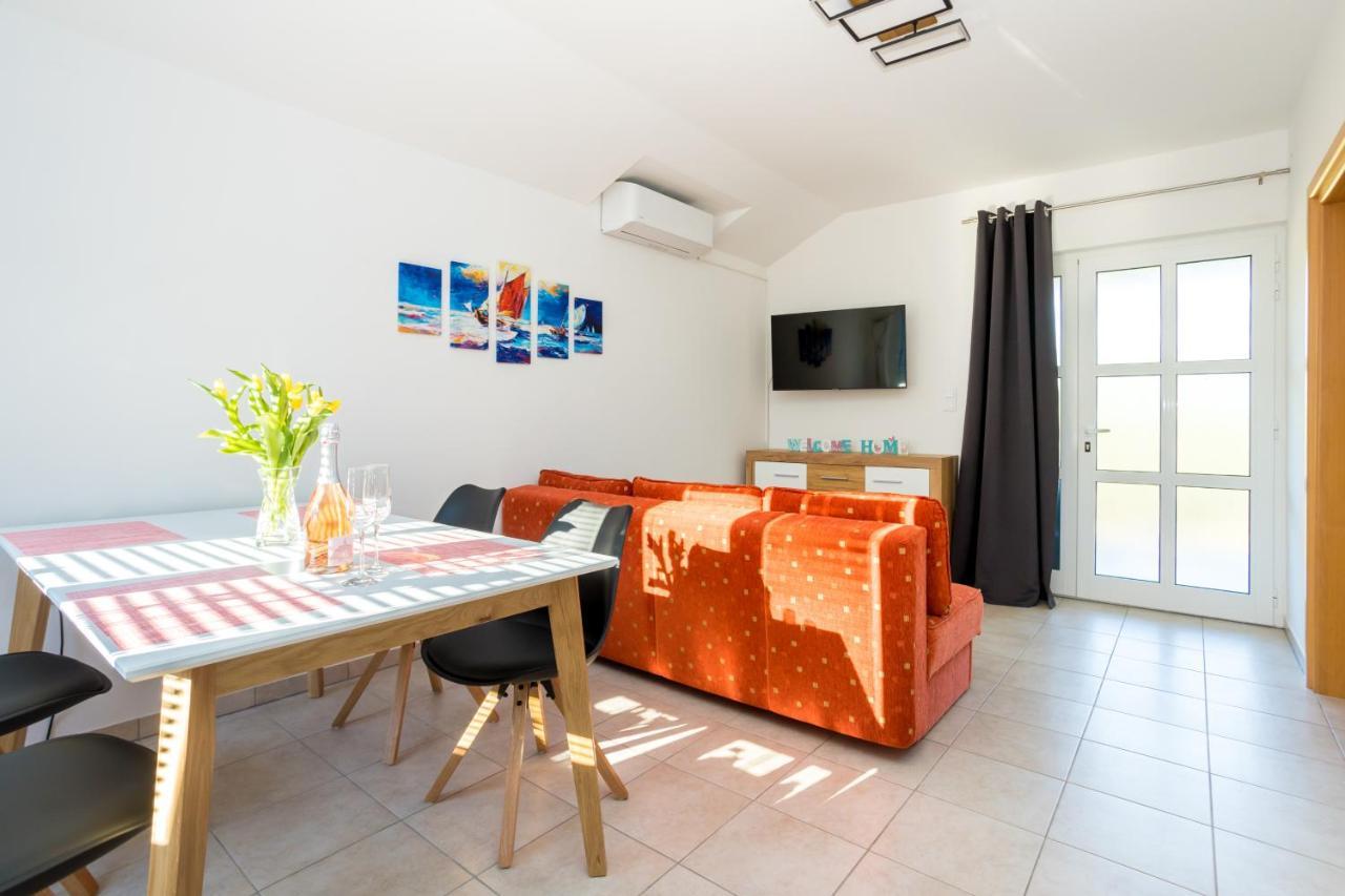 Apartments Sara Milohnici Екстериор снимка