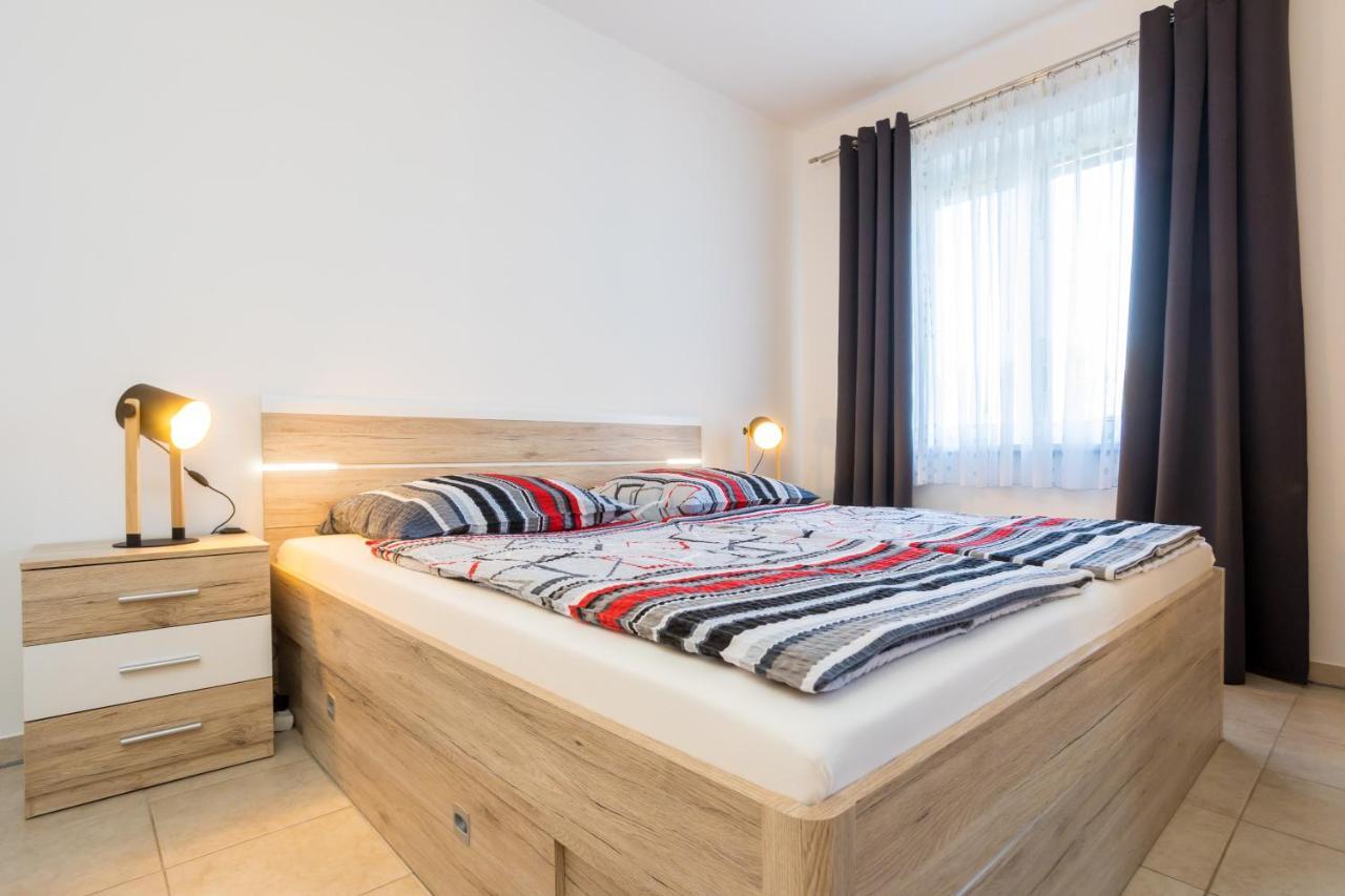 Apartments Sara Milohnici Екстериор снимка