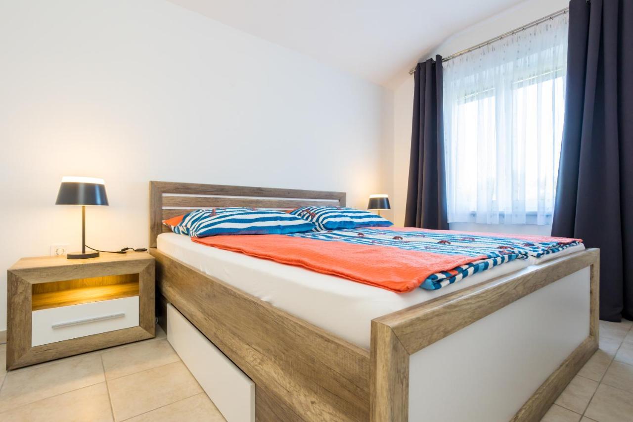 Apartments Sara Milohnici Екстериор снимка