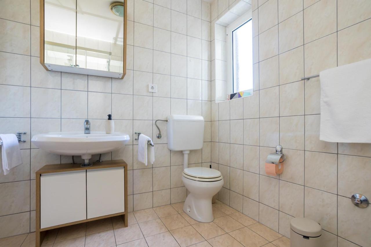 Apartments Sara Milohnici Екстериор снимка